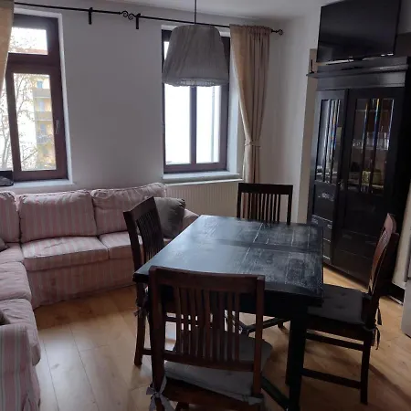 3 Raum In 2 Km Vom Stadtzentrum Entfernt Apartment *