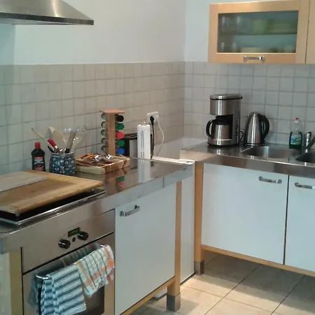 3 Raum In 2 Km Vom Stadtzentrum Entfernt Apartment *
